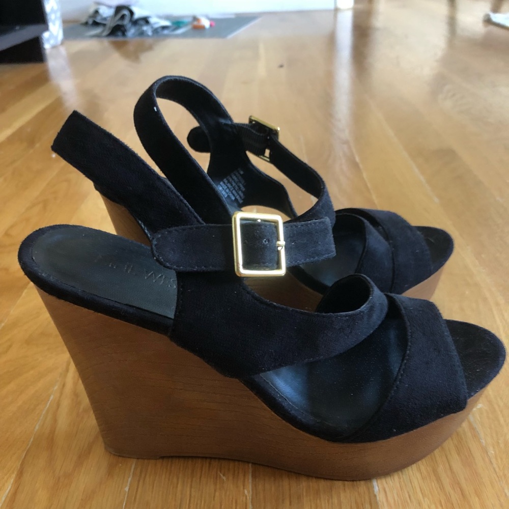 Cute and comfy Nine West wedges, like new